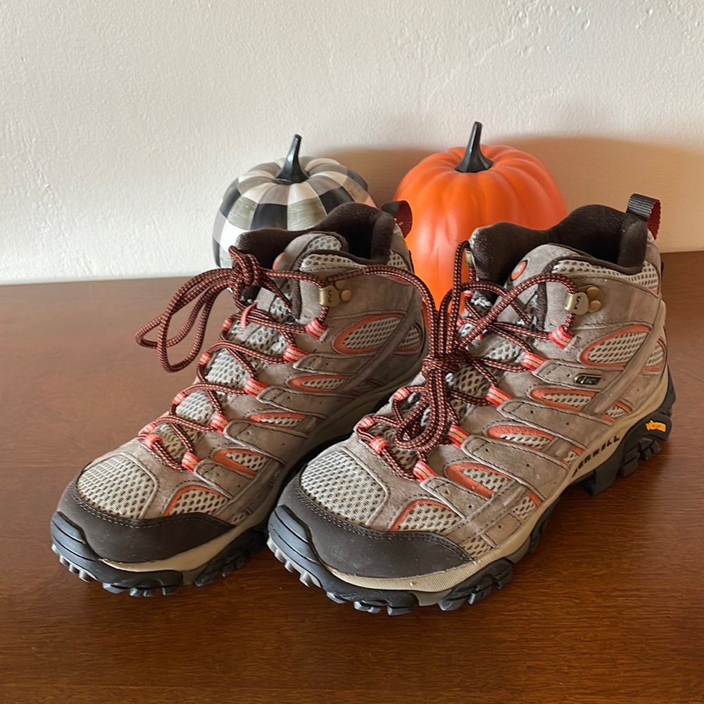 Women’s Hiking Boots
